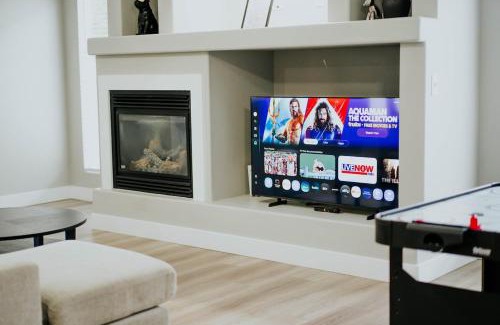 West Jordan Haus | 5040 Sqft l Sleeps 25 l Near Ski & Downtown SLC