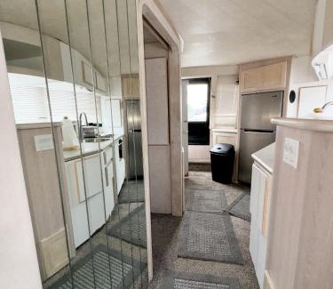 Anchor Bay Harbor Bootsverleih | 50ft Stationary House Boat