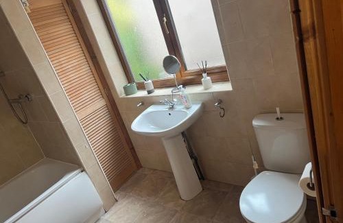 St. Thomas Haus | 54 - Room 2 - Smart Tv