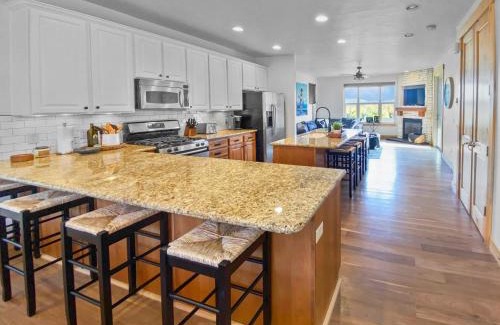 Bear Hollow Village Haus | 5410 Cross Country Mountain Ski Getaway with Hot Tub Pool! by SkyRun Park City