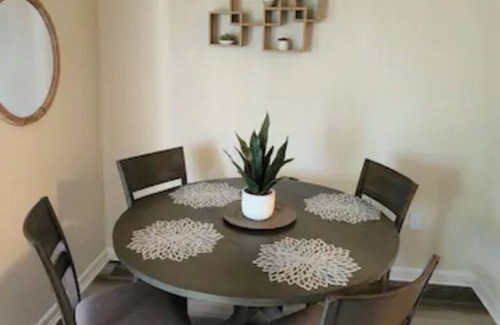 Odenton Wohnung | 55 Roku TVs***2-King Beds***9mi Airport***3mi Base