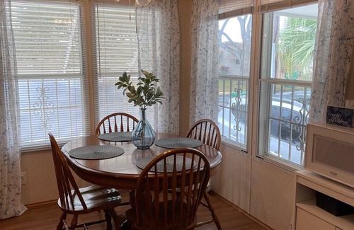 Pharr Haus | 55&Up? ENJOY a bargain in Rio Grande Valley! Gated, Great Pool & Warm Sunshine!