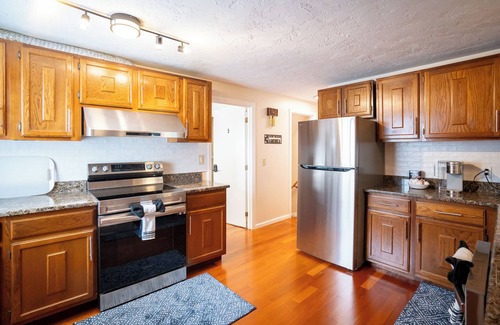 Medford Wohnung | 597 - 5BR Medford - Cozy Stay near Wright Beach