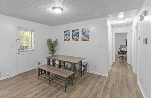 Church Street Villa | 5BD 2BTH Home Near Hartsfield Jackson Airport