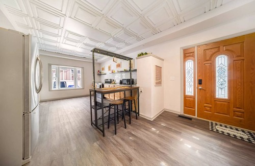 Cuyahoga Falls Haus | 5BedR, Sleeps 16, Big Yard, Game Room, Pet OK, CVNP