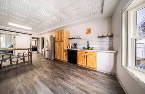 Cuyahoga Falls Haus | 5BedR, Sleeps 16, Big Yard, Game Room, Pet OK, CVNP