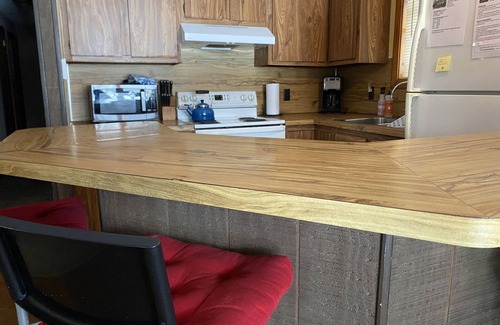 White Haven Haus | 5BR/2.5BA Lakefront w/hot tub, pool table, fire pit