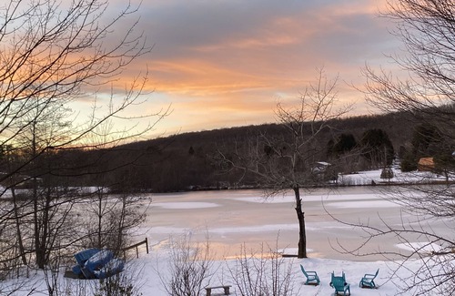White Haven Haus | 5BR/2.5BA Lakefront w/hot tub, pool table, fire pit