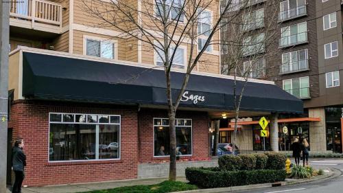 Grass Lawn Haus | 5BR Gem Walk to Microsoft and Near Redmond DT