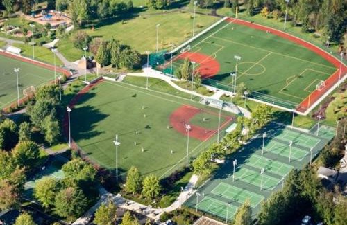 Grass Lawn Haus | 5BR Gem Walk to Microsoft and Near Redmond DT