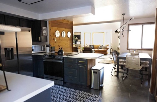 Cascade Haus | 5BR Home/Walk To Lake-Golf/Game Room/Fire Place