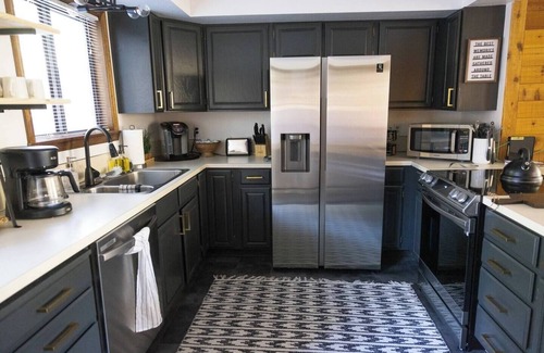 Cascade Haus | 5BR Home/Walk To Lake-Golf/Game Room/Fire Place