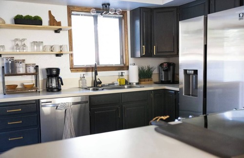 Cascade Haus | 5BR Home/Walk To Lake-Golf/Game Room/Fire Place