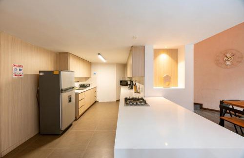 Las Lomas I Villa | 5BR Poblado Villa close to Lleras Jacuzzi Cinema AC