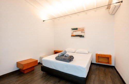 Las Lomas I Villa | 5BR Poblado Villa close to Lleras Jacuzzi Cinema AC