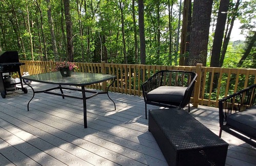 Ossipee Haus | 5br, private beach, waterfront for year round fun. Close to Ski and trials.
