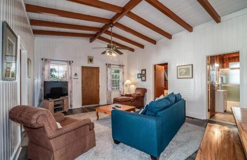 Litchfield by the Sea Haus | 5BR Scenic View 3 Minutes to the Beach