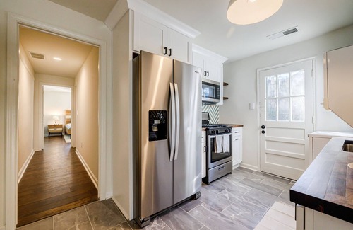 East Side Haus | 5min-Grant park|Fenced Yard|Parking|Fire Pit&BBQ