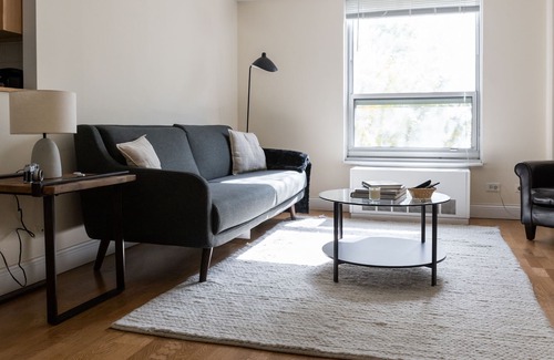 Ravenswood Wohnung | 5min to Wrigley, Aragon | Quiet Workdesk | Zencity