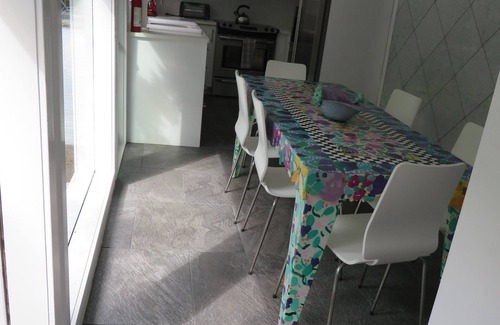 Ocean Beach Haus | 5th from the beach, dog friendly, sleeps 10, outdoor shower a/c utils included!!