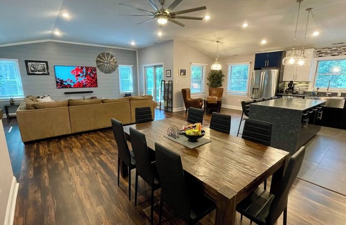 Cape May Court House Haus | 6,000 Sq.ft. 18 Guests, 7-Bed, 6-Bath, Pool, Spa, Outdoor Kitchen, Garden, WIFI.