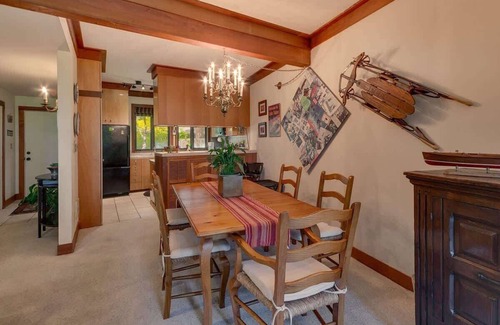 Tahoe Tavern Haus | Lake View|Pool|Pier|Bouys|Pickleball|Walk to town