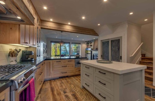 Tahoe Sierra Estates Haus | Lake View|Pool|Pier|Bouys|Pickleball|Walk to town