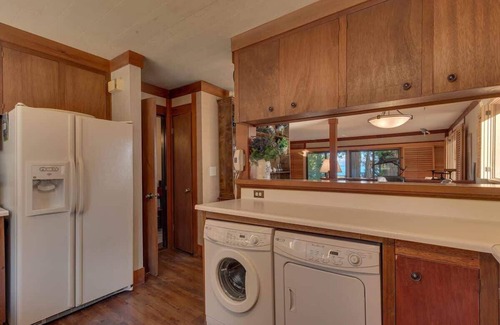 Tahoe Sierra Estates Haus | Lake View|Pool|Pier|Bouys|Pickleball|Walk to town