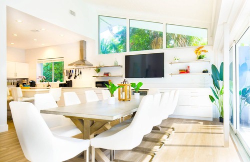 Harbor Beach Haus | Luxury 6 Bedroom Beach House | Heated Saltwater Pool + Game Room