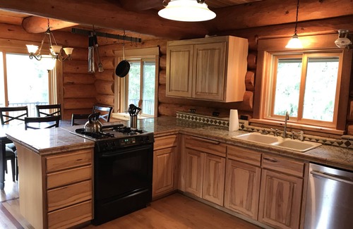 Oakridge Kabine | 6 BDRM Log Cabin on Big Fall Creek