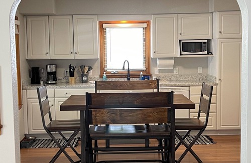 Guttenberg Haus | 5 bed, 2 bath house in Guttenberg Iowa on The Mississippi River, Sleeps 10