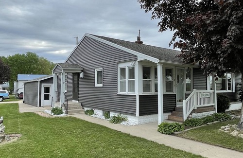 Guttenberg Haus | 5 bed, 2 bath house in Guttenberg Iowa on The Mississippi River, Sleeps 10