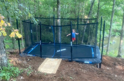 Wedowee Haus | 6 bed Pontoon Boat and jet ski rental, hot tub, pool table, trampoline & more