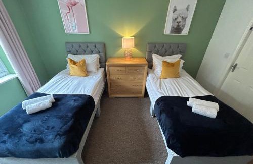 Nantwich Haus | 6 Bed, Sleeps 14, En-suites & Parking