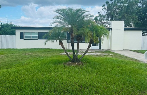 Orlovista Haus | 6-bedroom 3bath "Clue" Themed home near parks