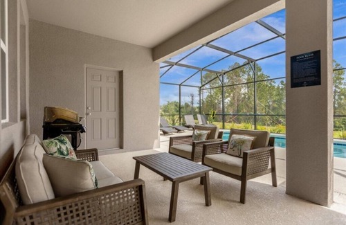 Sunridge Woods Haus | 6 Bedroom/ 5.5 Bathroom/ Solterra (7664 OL)