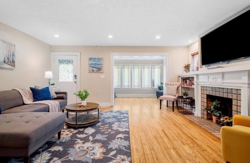 Cleveland Wohnung | 6 Bedroom Entire Duplex for Large Groups!