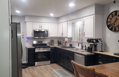 Joliet Haus | 6 bedrooms! Pool Table, Gaming Area, Firepit & More