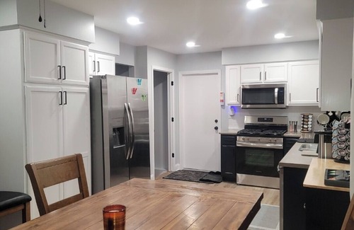 Joliet Haus | 6 bedrooms! Pool Table, Gaming Area, Firepit & More