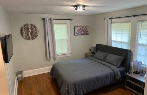 Greenville Haus | 6 BR Home near Football Stadium!