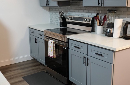 Ellendale Haus | 6-Bedroom Vacation Home near Memphis Airport,- close to everything