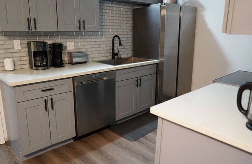 Ellendale Haus | 6-Bedroom Vacation Home near Memphis Airport,- close to everything