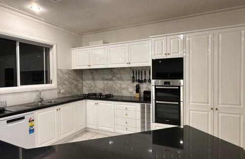 Sandy Bay Haus | 6-BR house in prime location with fantastic views
