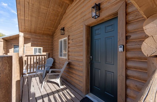 St. Charles Kabine | #6 Dinosaur Cabin, Newly Remodeled! AC! New Beds! Sleeps 5