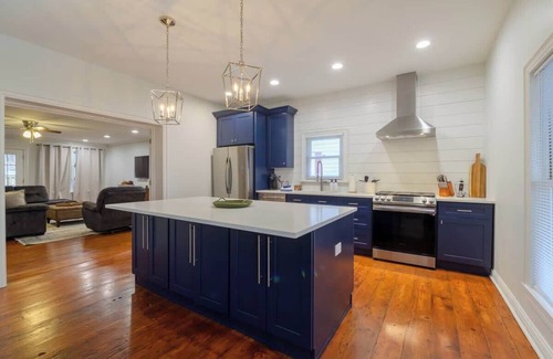 Three Oaks Wohnung | 6-Guest Apt Steps to Journeyman & Downtown 3 Oaks!