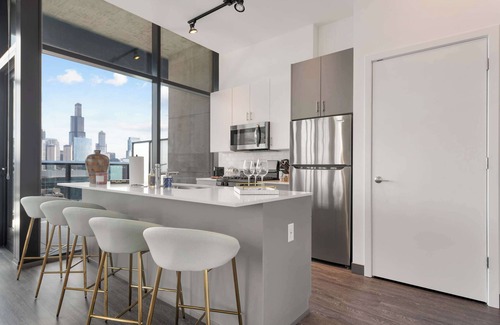 West Loop Wohnung | 6 Apts for Groups w/ City Views and Luxe Amenities