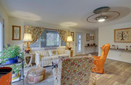 Coloma Haus | 6 Mi to Lake Michigan Coloma Farmhouse