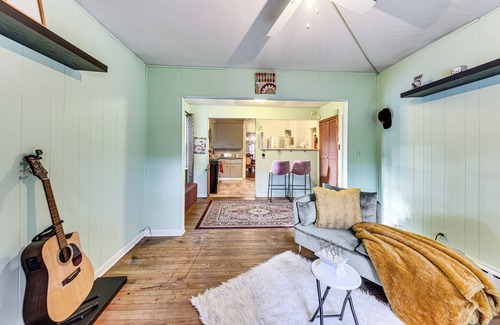 Waukegan Haus | 6 Mi to Naval Base: Spacious Waukegan Home w/ Yard