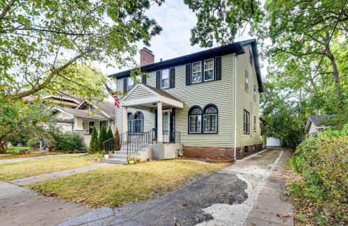 Waukegan Haus | 6 Mi to Naval Base Spacious Waukegan Home with Yard