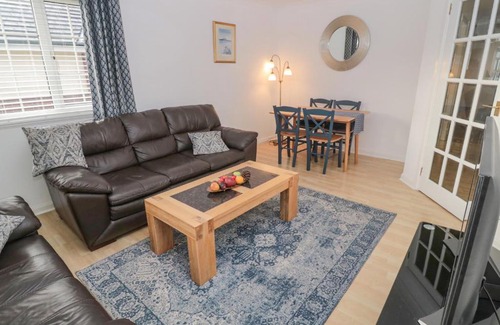 Embleton Haus | 6 Westview